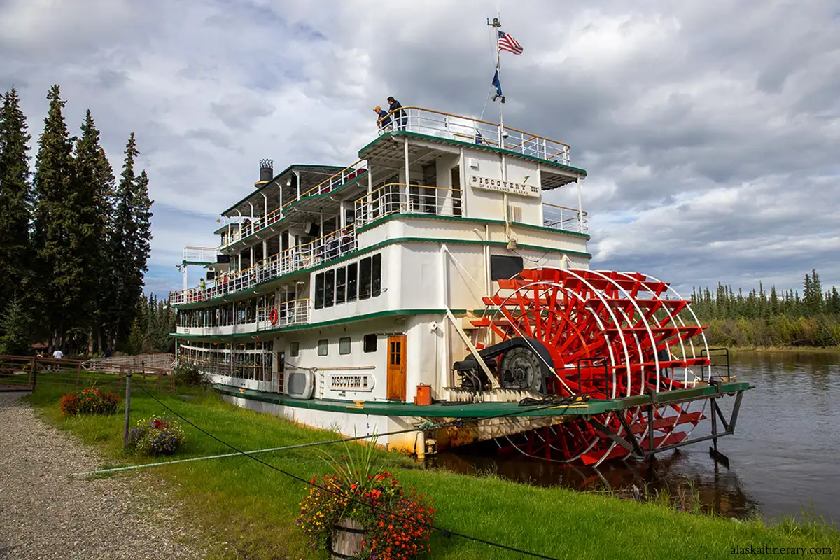 Riverboat Discovery Cruise in Fairbanks in summer in June.
