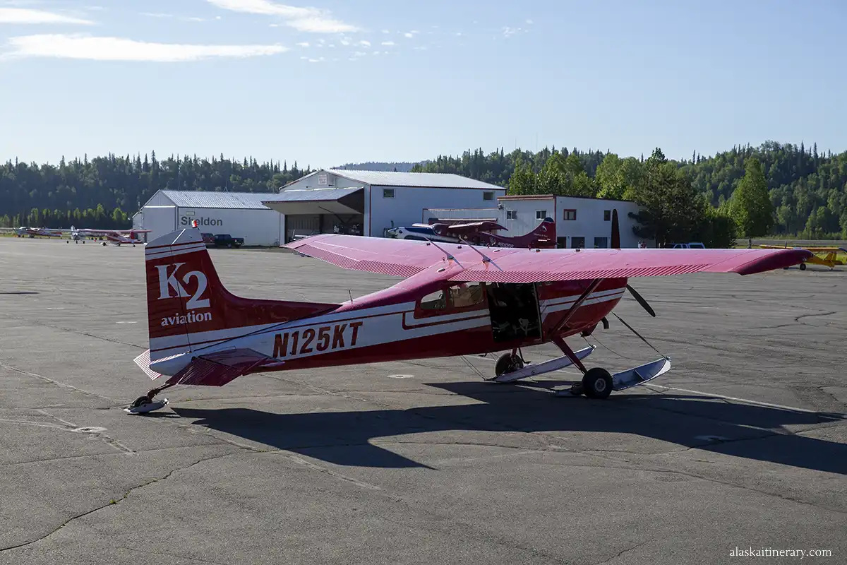 Small plane operated by K2 Aviation an Talkeetna airport.
