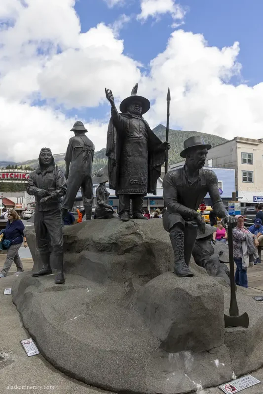 The Rock Sculpture depicts silhouettes of pioneers: miners, fishermen, and Indians.