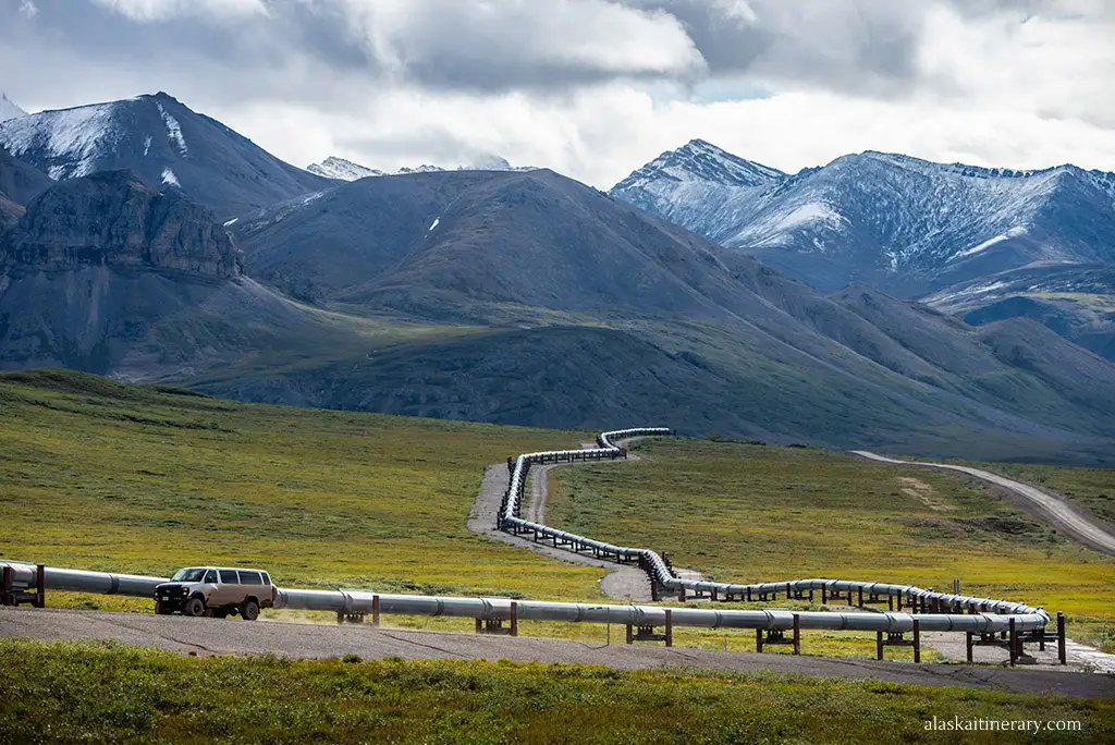 The view of Trans-Alaska Pipeline from Dalton Highway with stunning mountains scenery.