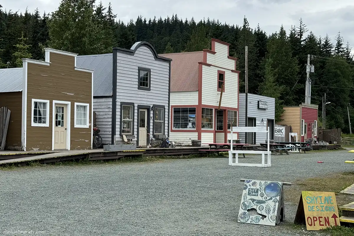 Wooden scenography of Dalton City in Haines where was filmed movie White Fang.
