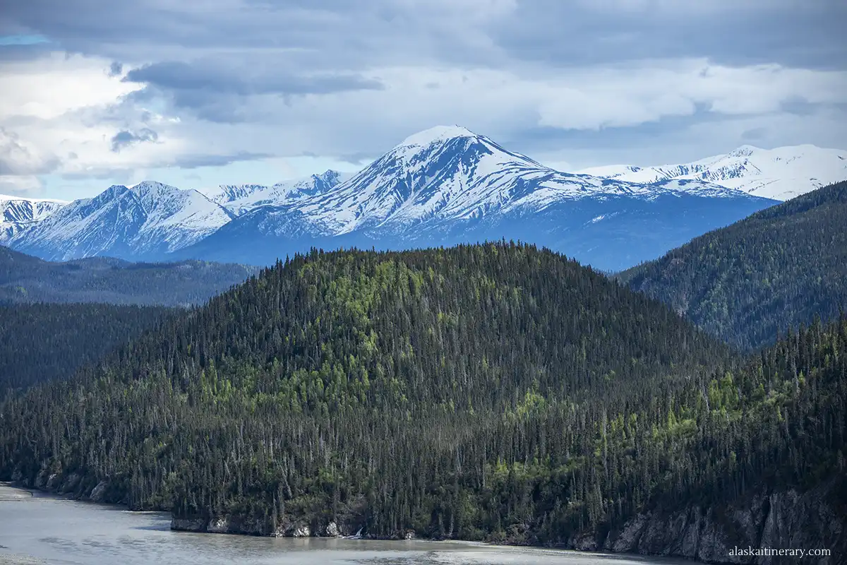 Stunning Wrangell Mountains along the way.