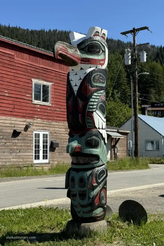 Totem pole in Hoonah.