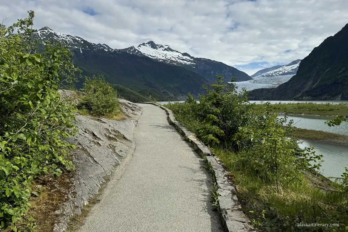 Photo Point Trail - flat, paved and weelchair friendly.